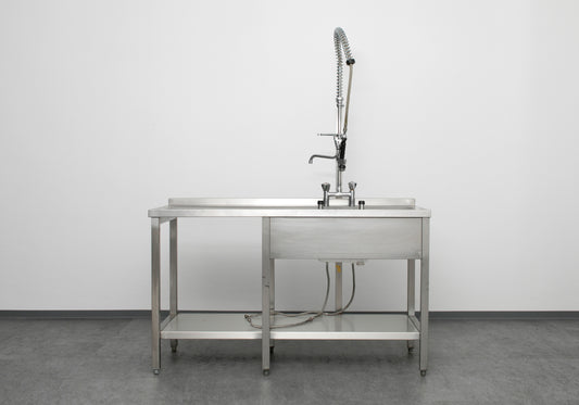 Spültisch, 2 Becken, rechts mit Pendelbrause